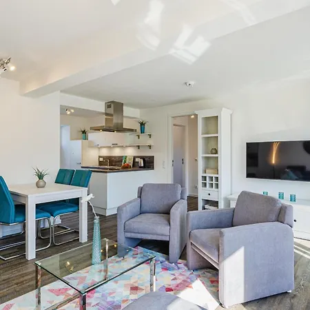 Prora - Modernes Apartment mit Meerblick, Balkon und Gemeinschaftssauna - Düne 18 Binz